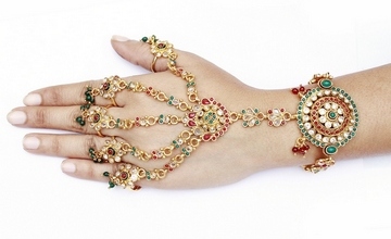 hand jewellery